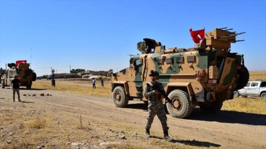 Vehículos militares turcos durante una patrulla conjunta con EE.UU. en una aldea fronteriza siria, 8 de septiembre de 2019. (Foto: Reuters)
