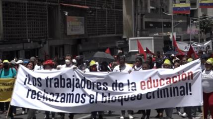 Trabajadores venezolanos marchan en aopoyo al presidente Maduro
