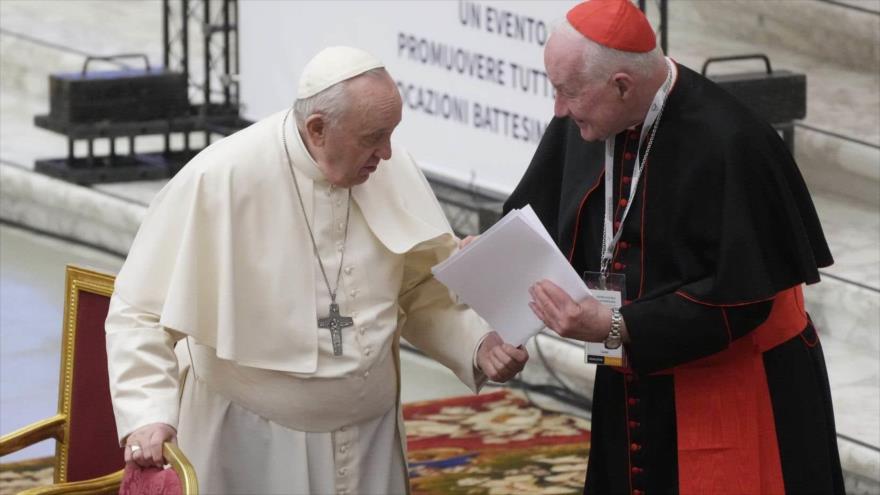 Cardenal canadiense Marc Ouellet (dcha.) junto al papa Francisco.
