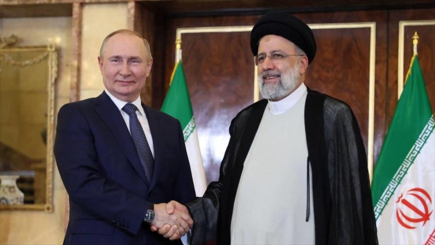 El presidente ruso, Vladímir Putin (izda.), y su homólogo iraní, Seyed Ebrahim Raisi, se reúnen en Teherán, 19 de julio de 2022. (Foto: Sputnik)