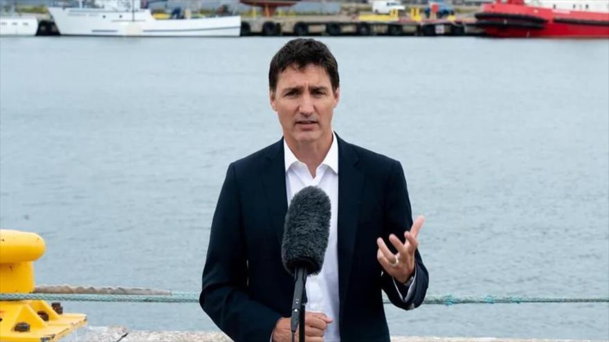 El primer ministro de Canadá, Justin Trudeau, habla en una rueda de prensa en las islas de la Magdalena, en la provincia de Quebec, 19 de agosto de 2022.