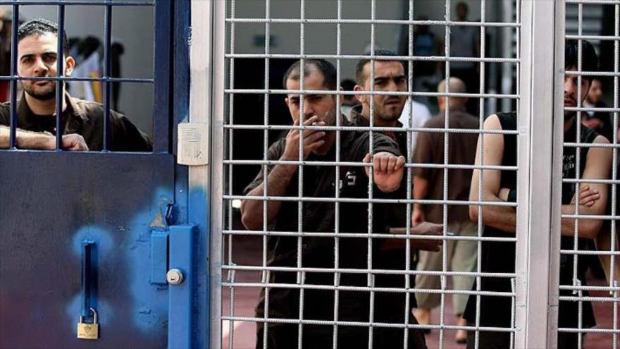 Prisioneros en una cárcel israelí.
