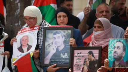 Presos palestinos detenidos por Israel inician huelga de hambre