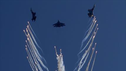 Cazas de Rusia bombardea posiciones terroristas en Idlib, Siria