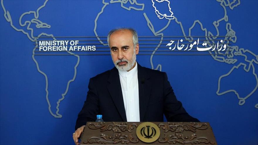 Portavoz de la Cancillería iraní, Naser Kanani, habla con la prensa, Teherán.