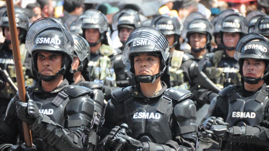 Fuerzas del Escuadrón Móvil Antidisturbios (Esmad) de la Policía Nacional de Colombia.