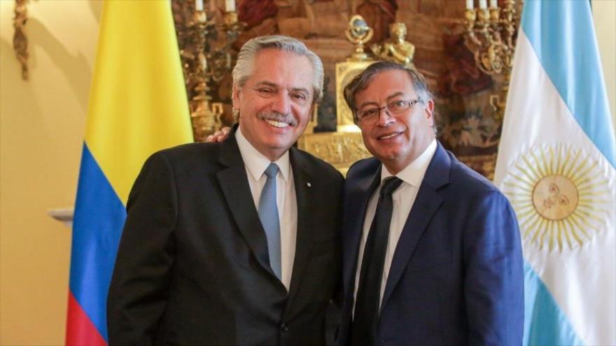 El presidente argentino, Alberto Fernández, (izda.) y su par colombiano, Gustavo Petro.