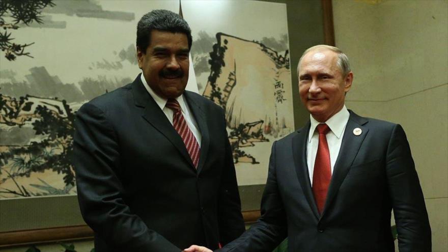 El presidente ruso, Vladimir Putin (dcha.), y su par venezolano, Nicolás Maduro, antes de una reunión en Pekín, China. (Foto: Getty Images)