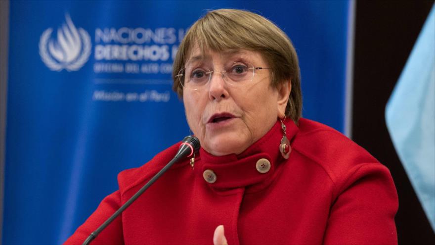 La alta comisionada de la ONU para los Derechos Humanos, Michelle Bachelet, habla con la prensa en Lima, 20 de julio de 2022. (Foto: AFP)