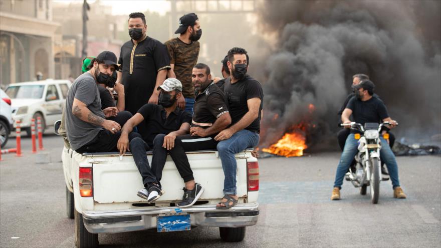 Los partidarios de Muqtada al-Sadr durante una manifestación en la ciudad de Basora, en el sur de Irak, 29 de agosto de 2022.