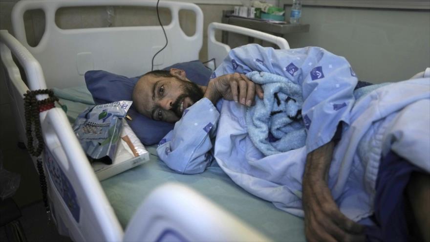 El prisionero palestino Jalil al-Awawda en estado crítico tras llevar casi seis meses en huelga de hambre.