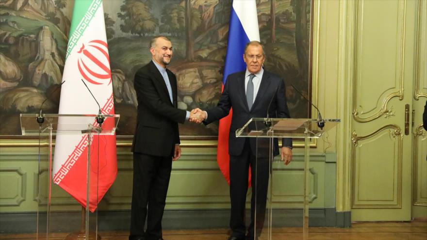 El canciller ruso, Serguéi Lavrov (dcha.), y su par iraní, Hosien Amir Abdolahian, en Moscú, Rusia, 31 de agosto de 2022. (Foto: mfa.gov.ir)