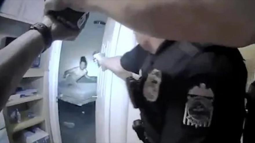Policía estadounidense mata a tiros a negro desarmado en la cama