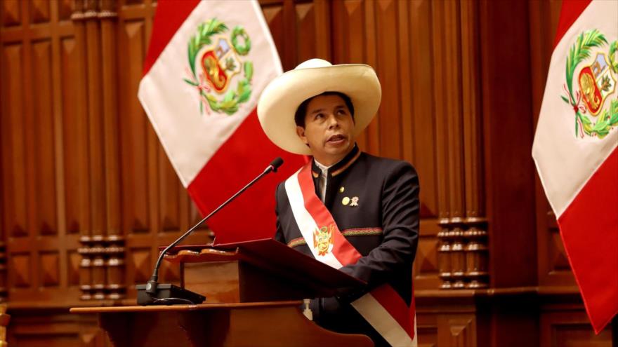 ¿Qué debe hacer Castillo para acabar con crisis política en Perú?