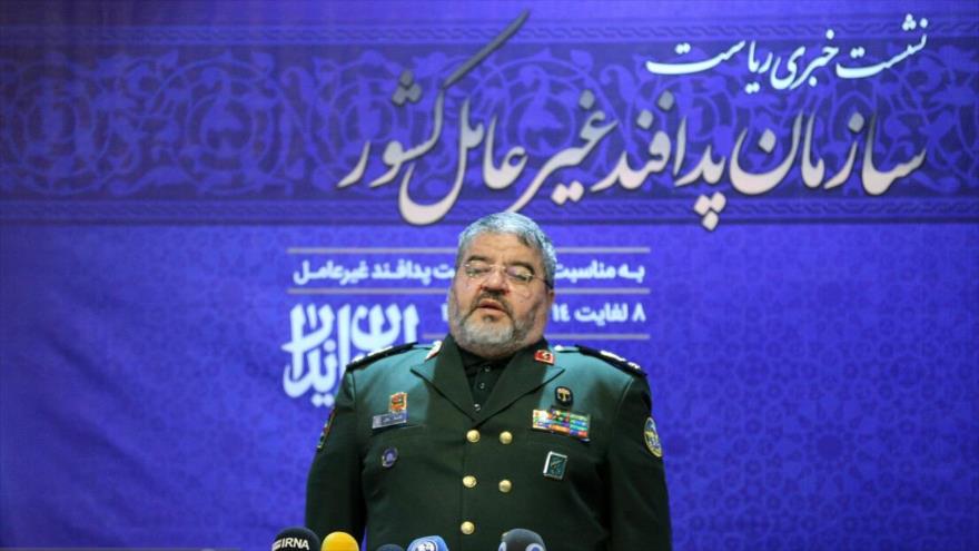 El jefe de la Organización de Defensa Pasiva de Irán, el general de brigada Qolamreza Yalali, en una conferencia de prensa. (Foto: Mehr News)