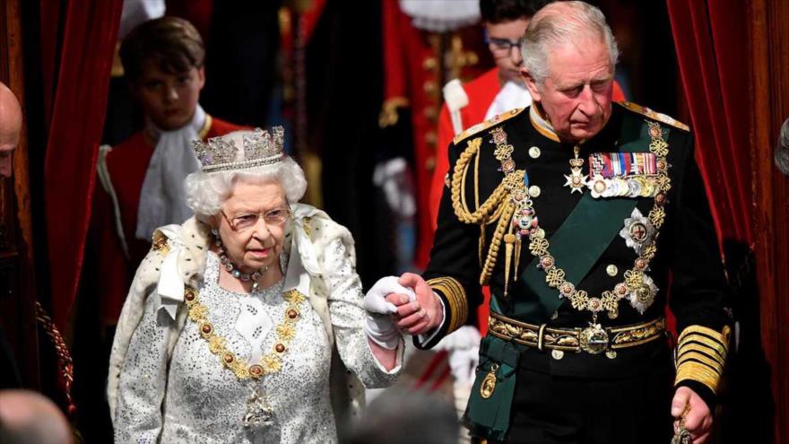 La reina británica Isabel II y el príncipe Carlos. (Foto: Reuters)