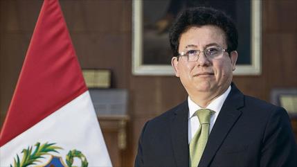 Canciller de Perú dimite irrevocablemente de su cargo 