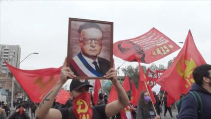 Marchan en Chile en el aniversario del golpe militar contra Allende