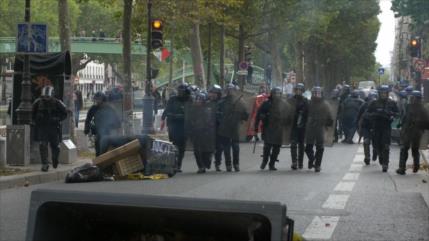 Chalecos amarillos vuelven a las calles; cientos de arrestados en París