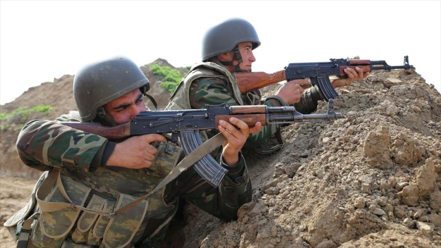 Soldados de Azerbaiyán en su posición en la región fronteriza de Tartar. (Foto: Getty Images)