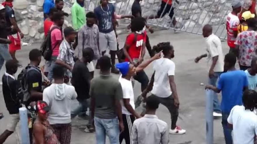Mueren dos personas en protestas contra alza de combustible en Haití | HISPANTV