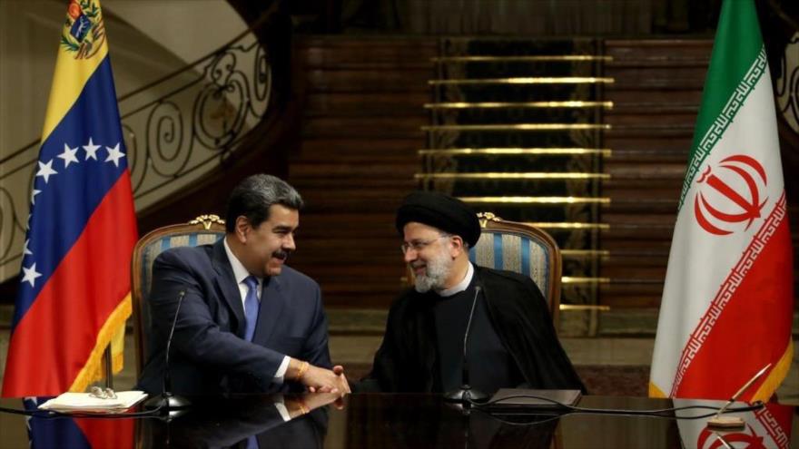 Presidente iraní, Seyed Ebrahim Raisi (dcha.), y su par venezolano, Nicolás Maduro, Teherán, 11 de junio de 2022. (Foto: President.ir)