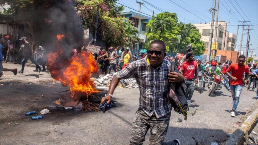 Haitianos furiosos por crisis económica piden dimisión del premier