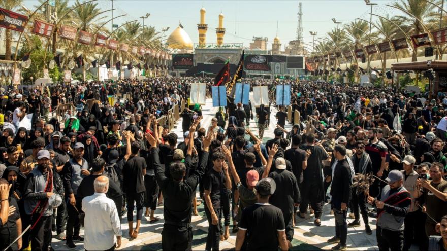 Musulmanes chiíes se congregan en el santuario del Imam Hussein en Karbala, Irak, 14 de septiembre de 2022. (Foto: Getty Images)