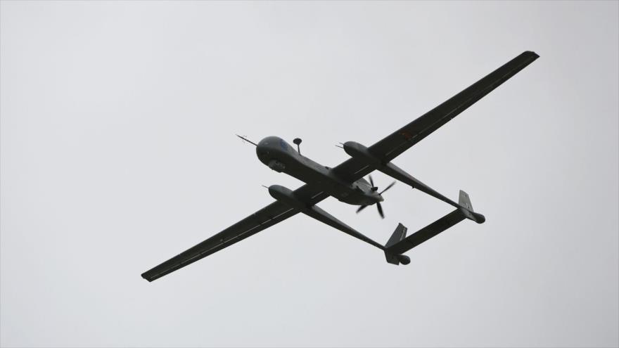 Un dron de vigilancia israelí IAI Eitan durante una presentación en la base de la Fuerzas Aérea de Tel Nof, al sur de Tel Aviv, en territorios ocupados. (Foto: AFP)