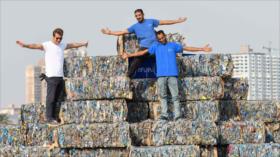 Egipcios crean pirámide de desechos en lucha contra la contaminación