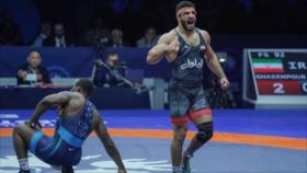 Luchador iraní Qasempur vence a su rival de EEUU y logra oro mundial
