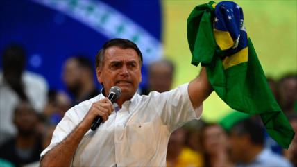 Almeida: Bolsonaro usurpa bandera de Brasil en su campaña electoral