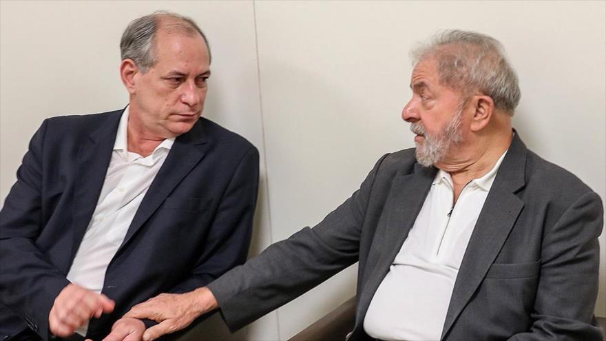 El expresidente de Brasil, Lula da Silva (decha.), y el candidato presidencial, Ciro Gomes, 29 de octubre de 2020.