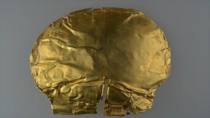 Arqueólogos Hallan una máscara funeraria de oro perteneciente a la antigua dinastía Shang.
