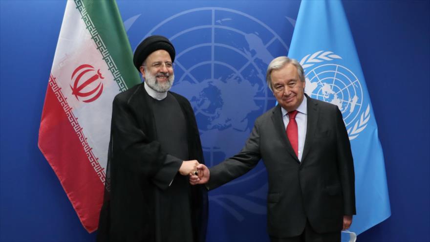 Presidente de Irán, Seyed Ebrahim Raisi (izda.), reunido con el secretario general de la ONU, Antonio Guterres, en Nueva York, 22 de septiembre de 2022.