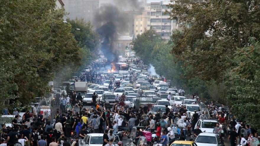 Disturbios en una calle en Teherán, capital de Irán, 21 de septiembre de 2022.