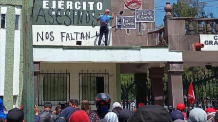 ‘Fue el Ejército’; gritan manifestantes mexicanos por caso Ayotzinapa