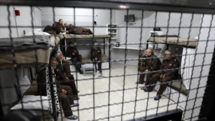 30 presos palestinos inician huelga de hambre por detención sin cargos 