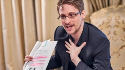 Putin otorga ciudadanía rusa a Edward Snowden, exagente de la CIA