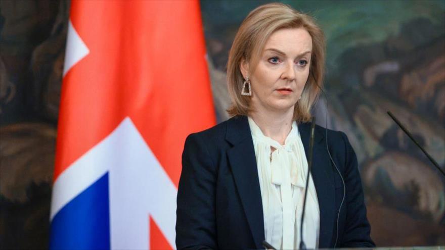 La primera ministra del Reino Unido, Liz Truss, durante una conferencia de prensa, 10 de febrero de 2022. (Foto: Reuters)