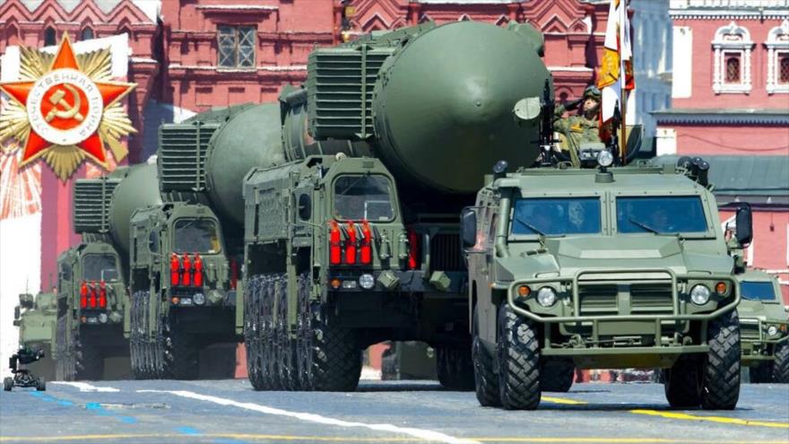Rusia exhibe sus misiles balísticos RS-24 Yars durante un desfile militar en la Plaza Roja de Moscú, la capital. (Foto: AP)
