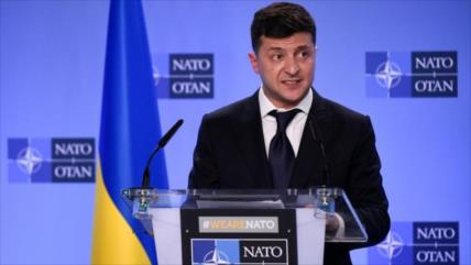 Ucrania firma la solicitud de ingreso en la OTAN por la vía rápida
