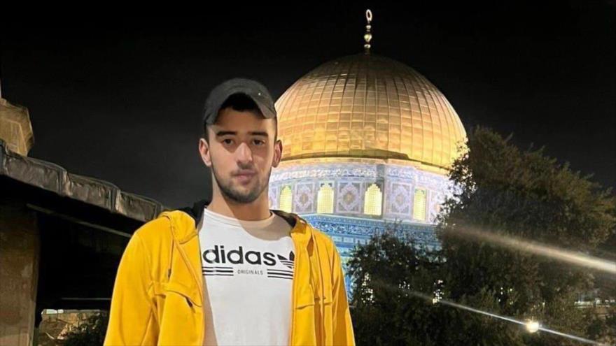 Fayez Jaled Damdum, joven palestino que las fuerzas israelíes lo mataron a tiros en Al-Eizariya, al este de Al-Quds.