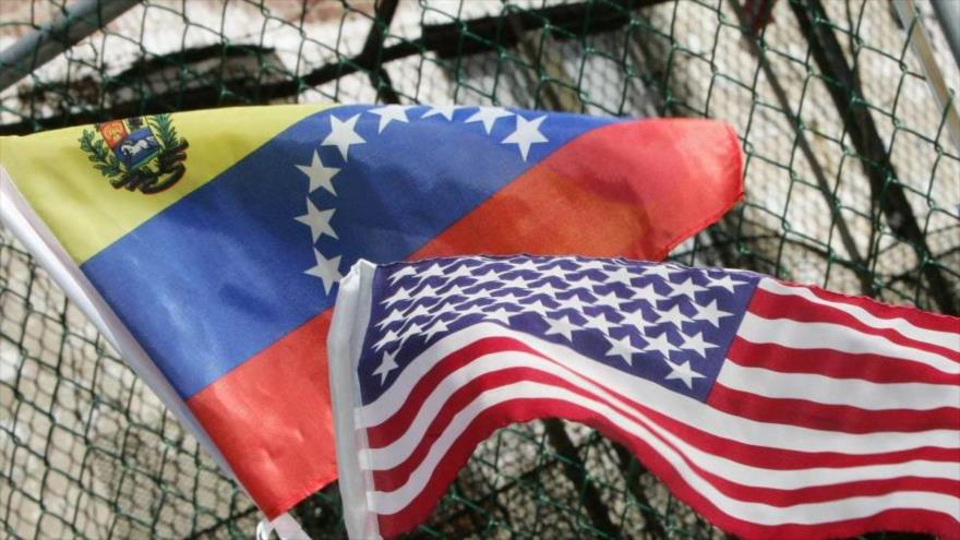 Las banderas de Venezuela y EE.UU.
