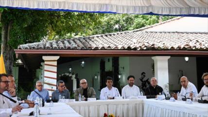 Gobierno de Colombia y ELN retomarán diálogos de paz en Caracas