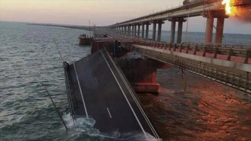 Arde en llamas puente de Crimea; Ucrania dice que ya es el “inicio”