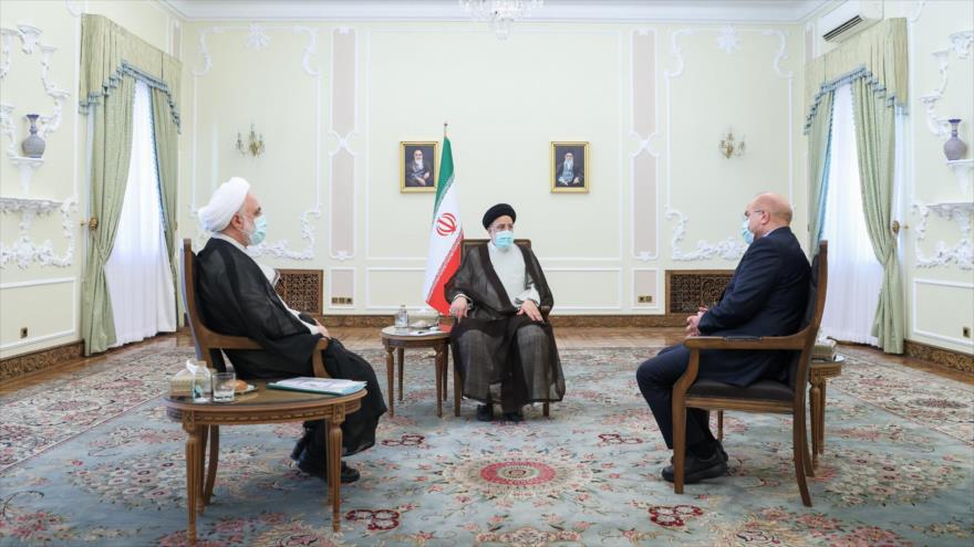 Jefes del Ejecutivo, el Legislativo y el Judicial, Ebrahim Raisi (c), Mohamad Baqer Qalibaf (dcha.) y Qolam Hosein Mohseni Eyei, 8 de octubre de 2022. 