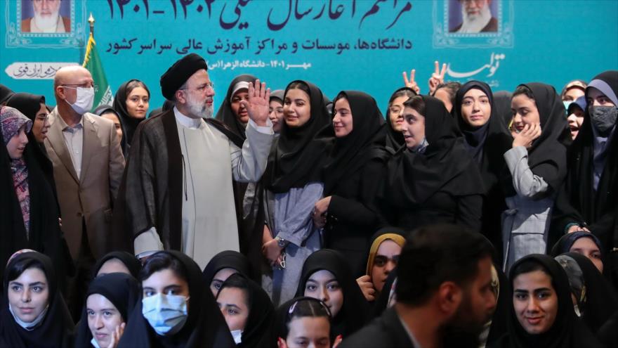 ‘La juventud y universidad son la capa protectora del pueblo iraní’