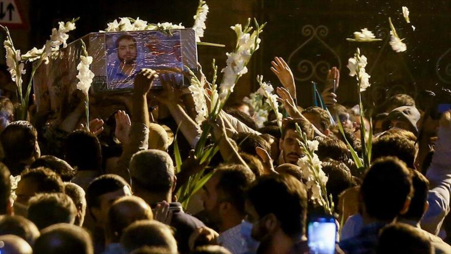 Funeral de uno de los mártires asesinados por vándalos durante disturbios, Teherán, 9 de octubre de 2022. (Foto: IRNA)