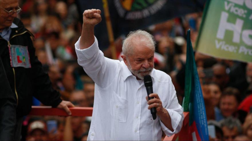 El expresidente brasileño, Luiz Inácio Lula da Silva, en un mitin de campaña en Guarulhos, en estado de Sao Paulo, 7 de octubre de 2022. (Foto: AFP)